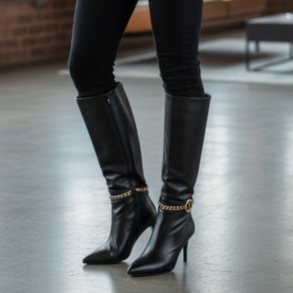 NEW JONES NEW YORK FAUX LEATHER GOLD CHAIN LOGO TALL Harness BOOT SZ-10